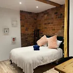 Superbe Studio Montmartre, Rue Des Abbesses