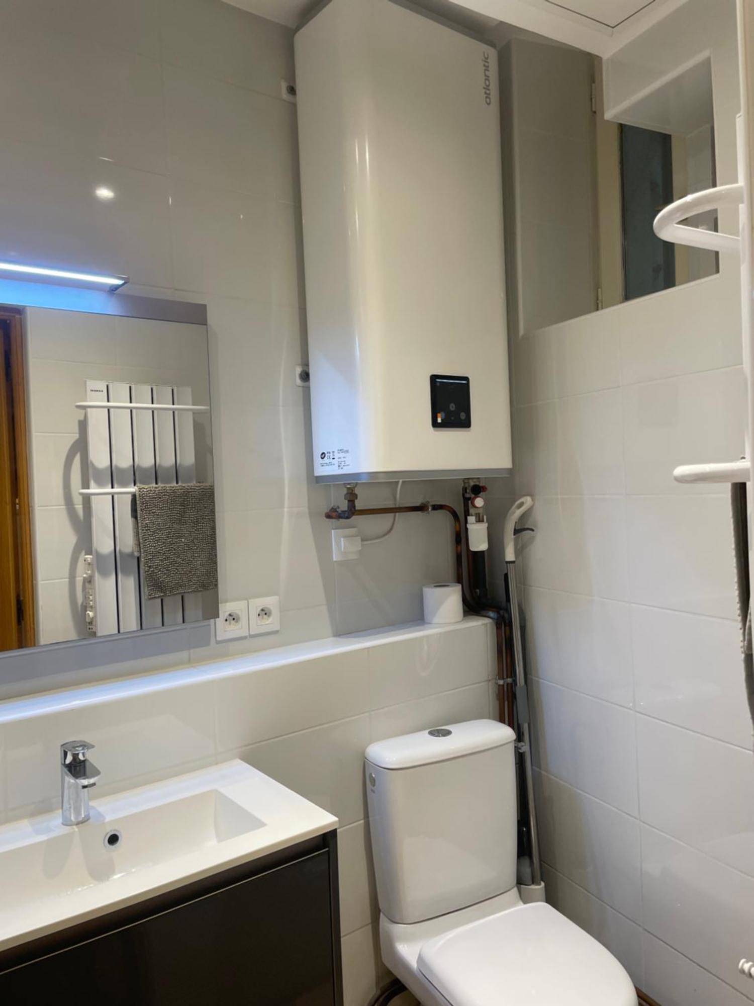 Superbe Montmartre, Rue Des Abbesses Paris