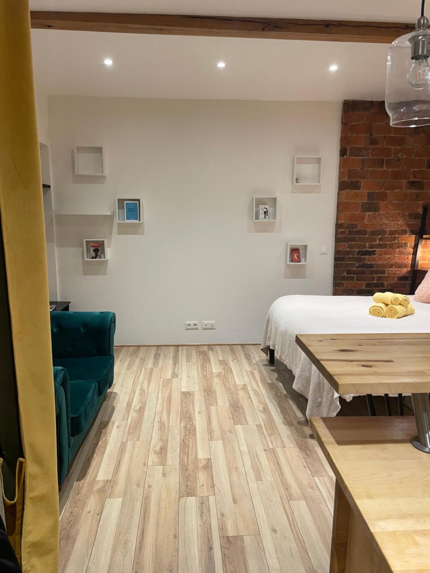 Superbe Montmartre, Rue Des Abbesses Apartment Paris