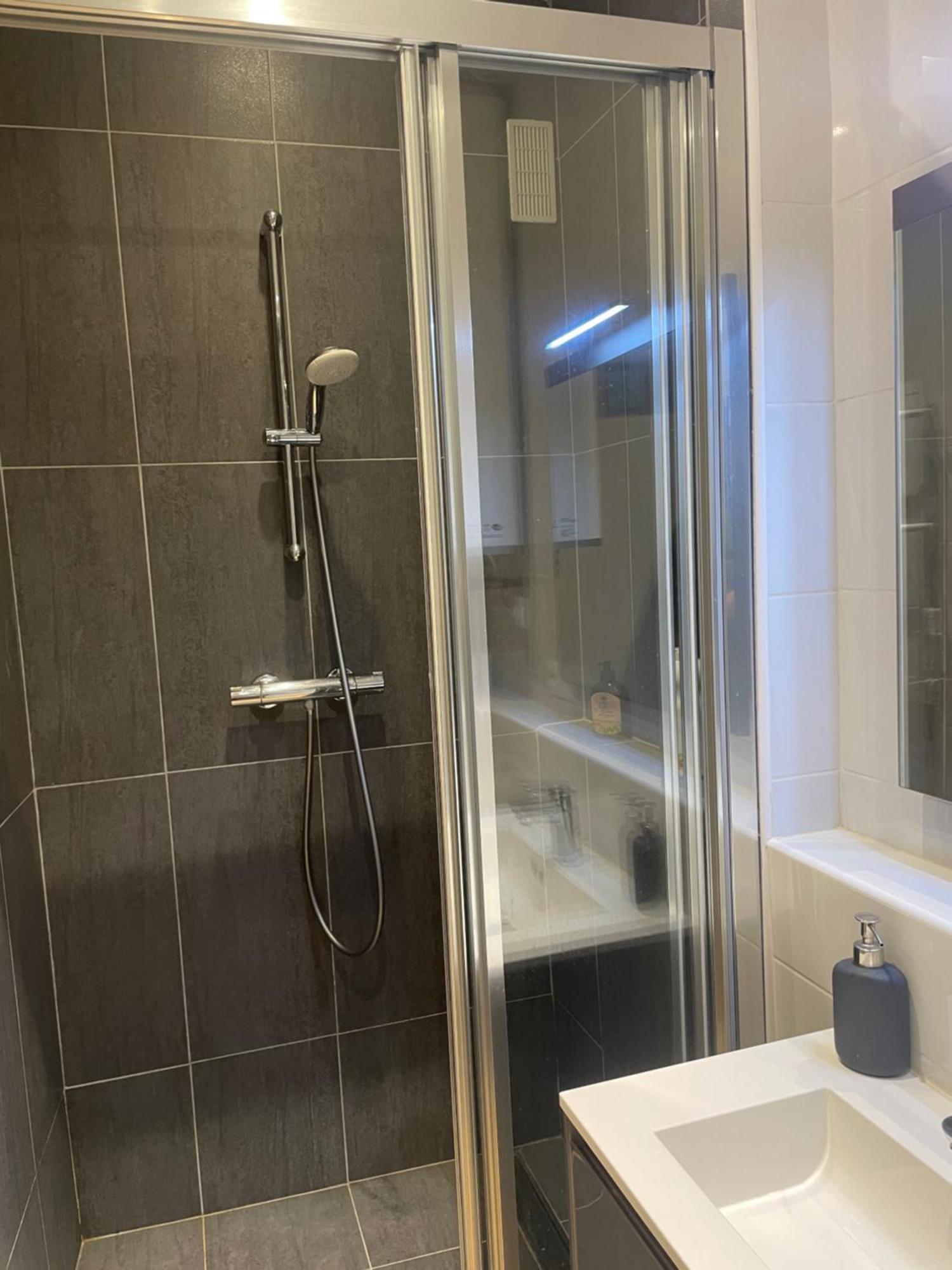 Superbe Montmartre, Rue Des Abbesses Apartment