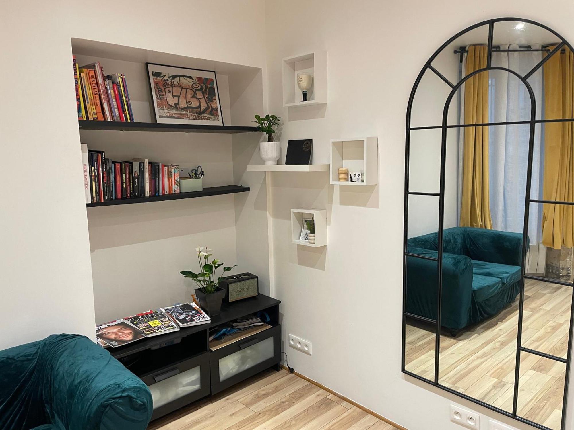 Superbe Montmartre, Rue Des Abbesses Apartment