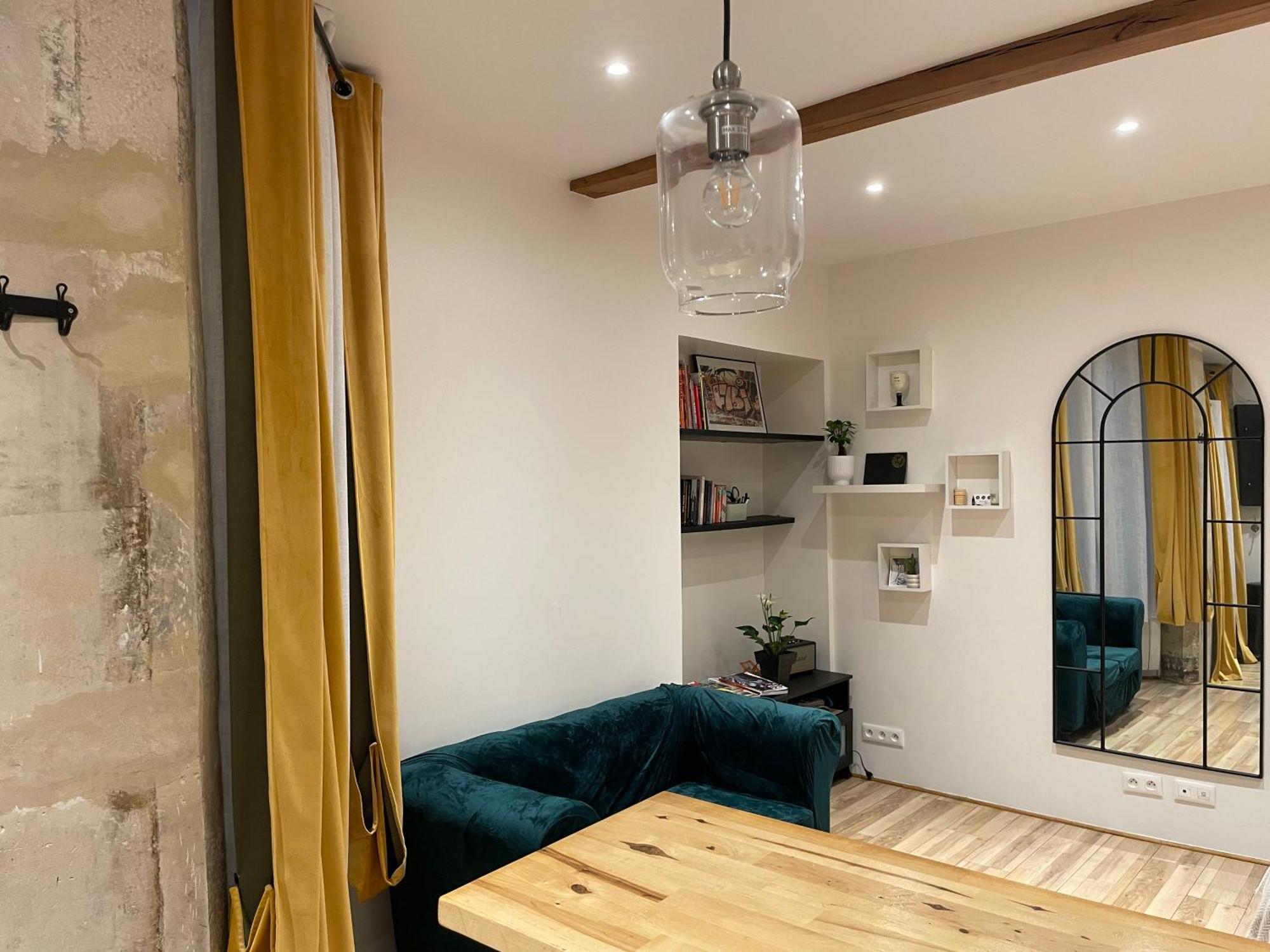 Apartment Superbe Montmartre, Rue Des Abbesses *