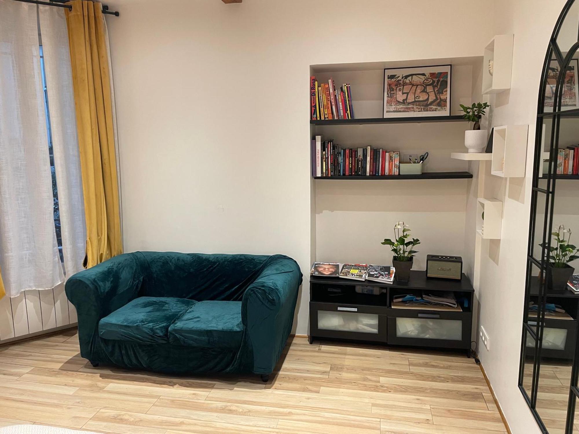 Superbe Montmartre, Rue Des Abbesses *